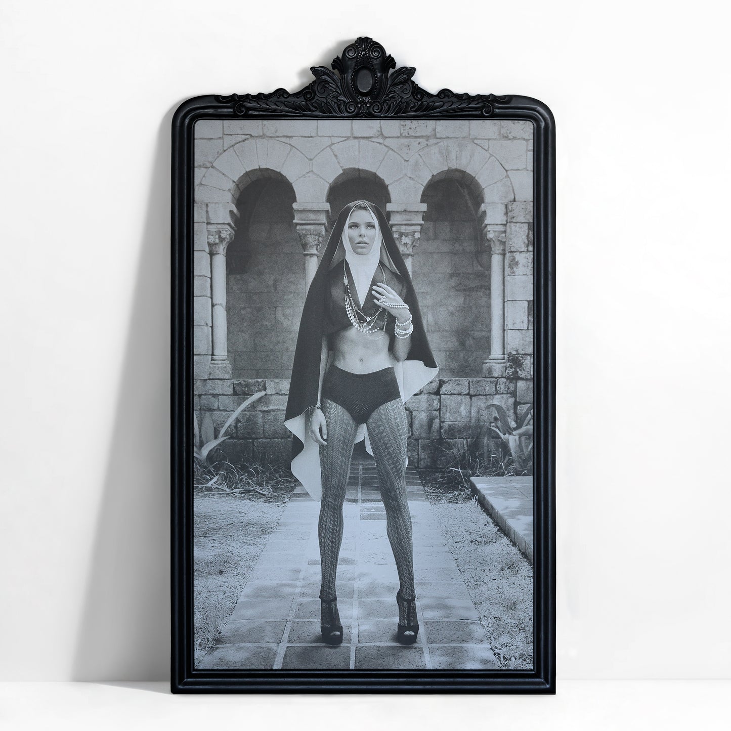 Post Chaste Designer Frame